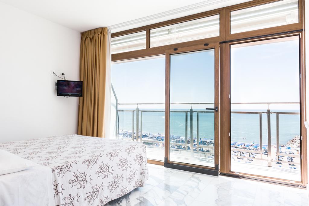 Hotel Rondine มาริเนลลา ดิ ซาร์ซานา ห้อง รูปภาพ